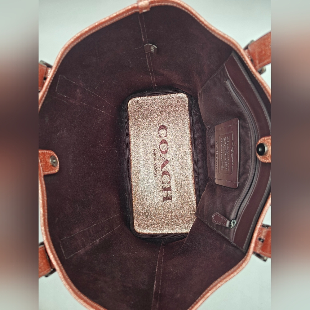 💥RARE💥Coach Rose Gold Glitter Ferry Tote In Patent Leather, EUC - Picture 14 of 16